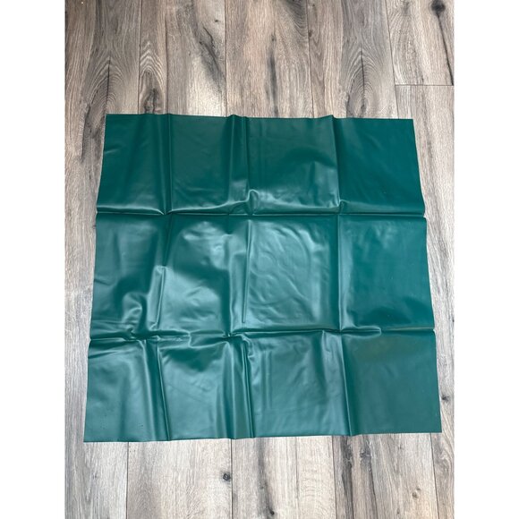 Tripoley Game Mat ONLY By Cadaco-Ellis 26" X 26" Vinyl Green & Red - Picture 4 of 6